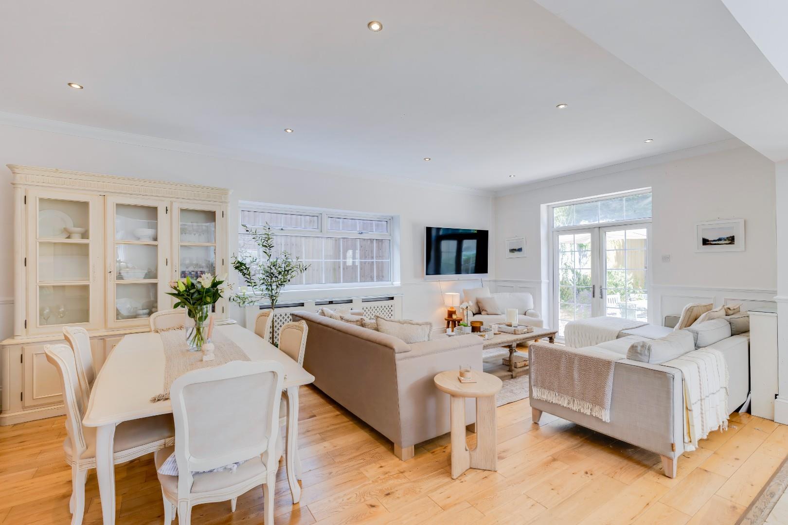 18 Queen Anne Square, Cardiff, CF10 3ED